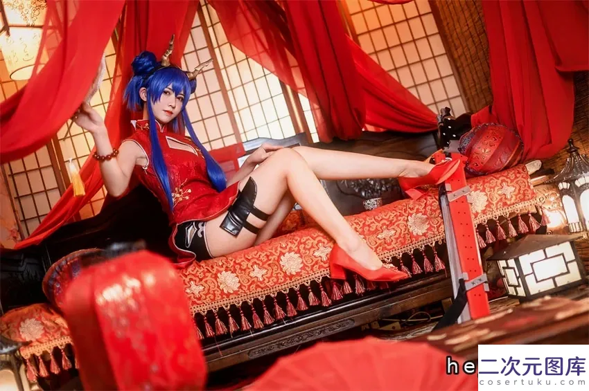 才女博主鳗鱼霏儿旗袍写真图片盘点：碧蓝航线、陈sir与蒂法三套造型赏析