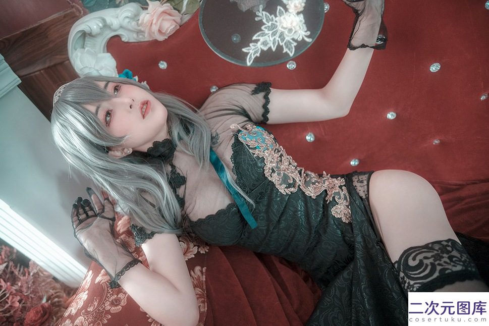 鹿八岁baby奇幻骑士COS写真集：48张镜头感作品解析与收藏看点